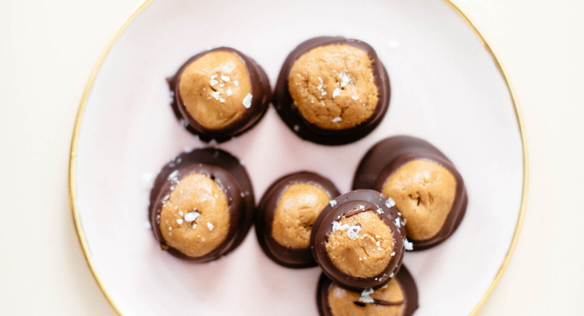 healthy-buckeyes-5ingredients-vegan-natural-dairyfree-recipe-dessert-nutritionstripped-peanut-butter-balls-chocolate5.jpg